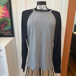 Lululemon Gray and Black Long Sleeve Raglan Shirt-Sz L